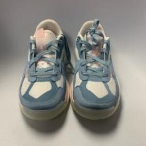 Brand new women's Jordan Air 200E. Size 8 in box without top never worn